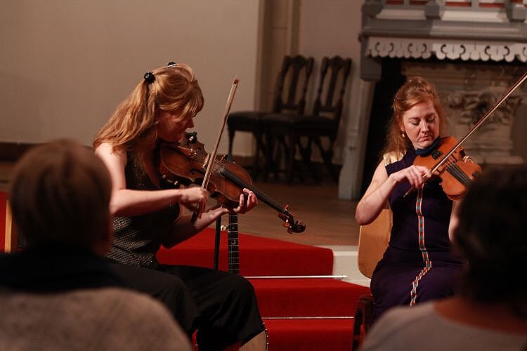 Folkmusik auf verschiedenen Instrumenten