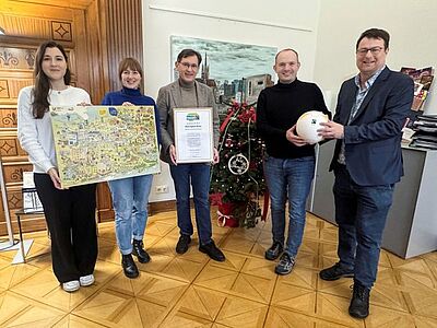 Gruppenbild von fünf Personen