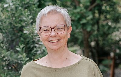 Die Welt blüht auf, doch der Schmerz bleibt