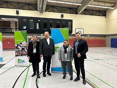 Gruppenbild von 4 Personen am Gedenktag