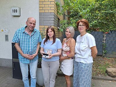 Kinder denken an von Armut Betroffene