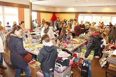 Kinderflohmarkt hilft Boulderwand finanzieren