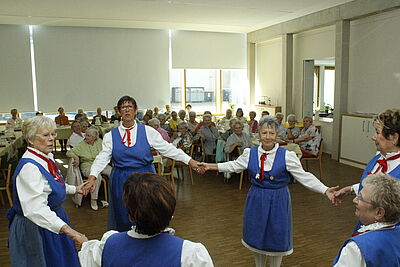 Klappern gehört zum Bauerntanz