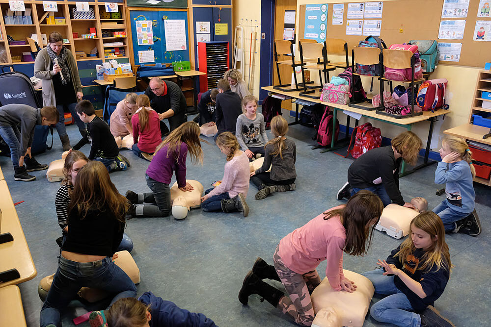 Grundschüler üben sich als Lebensretter