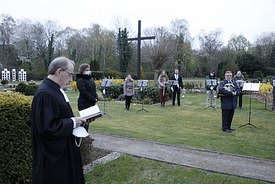 Specht hämmerte zum Gebet