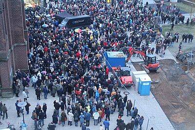 Tausende demonstrieren gegen Rechtsextremismus