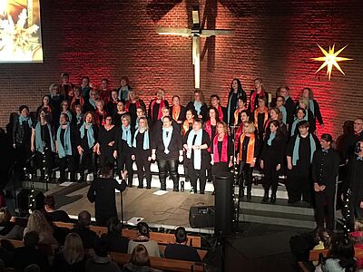 Weihnachtselfen nach Bruchlandung beim Adventskonzert