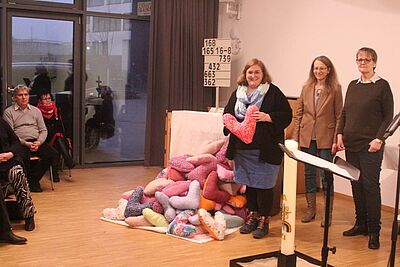 Pluszeichen-Gottesdienst für „Herzkissen“