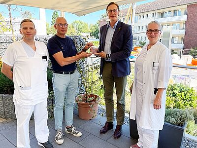 Familienunternehmen spendet für Palliativstation