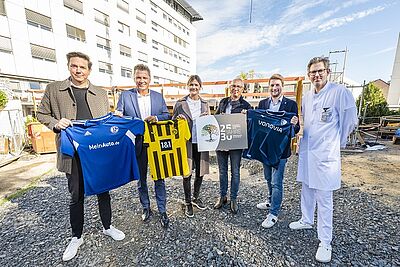 In den Farben getrennt, in der Sache vereint