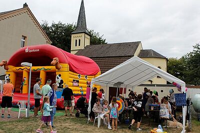 Hunderte beim Sommerfest