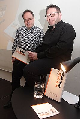 Diskriminierung auch durch Familie und Freunde