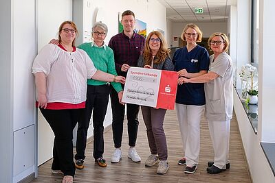 Spendenübergabe auf der Palliativstation des EvK Herne