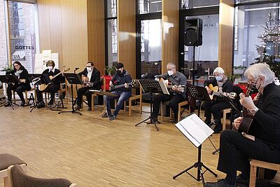 Gottesdienst mit Saitenklang