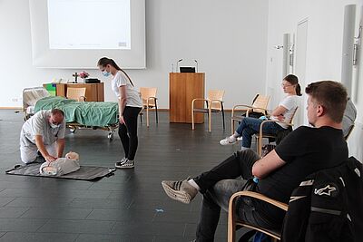 Bufdis lernen Klinikalltag im EvK Castrop-Rauxel kennen