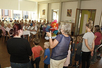 Kindergartenkinder brachten Frauenhilfe in Bewegung