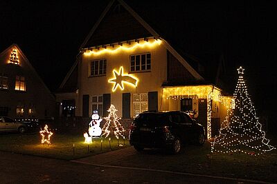 Stern leuchtet dem Schneemann