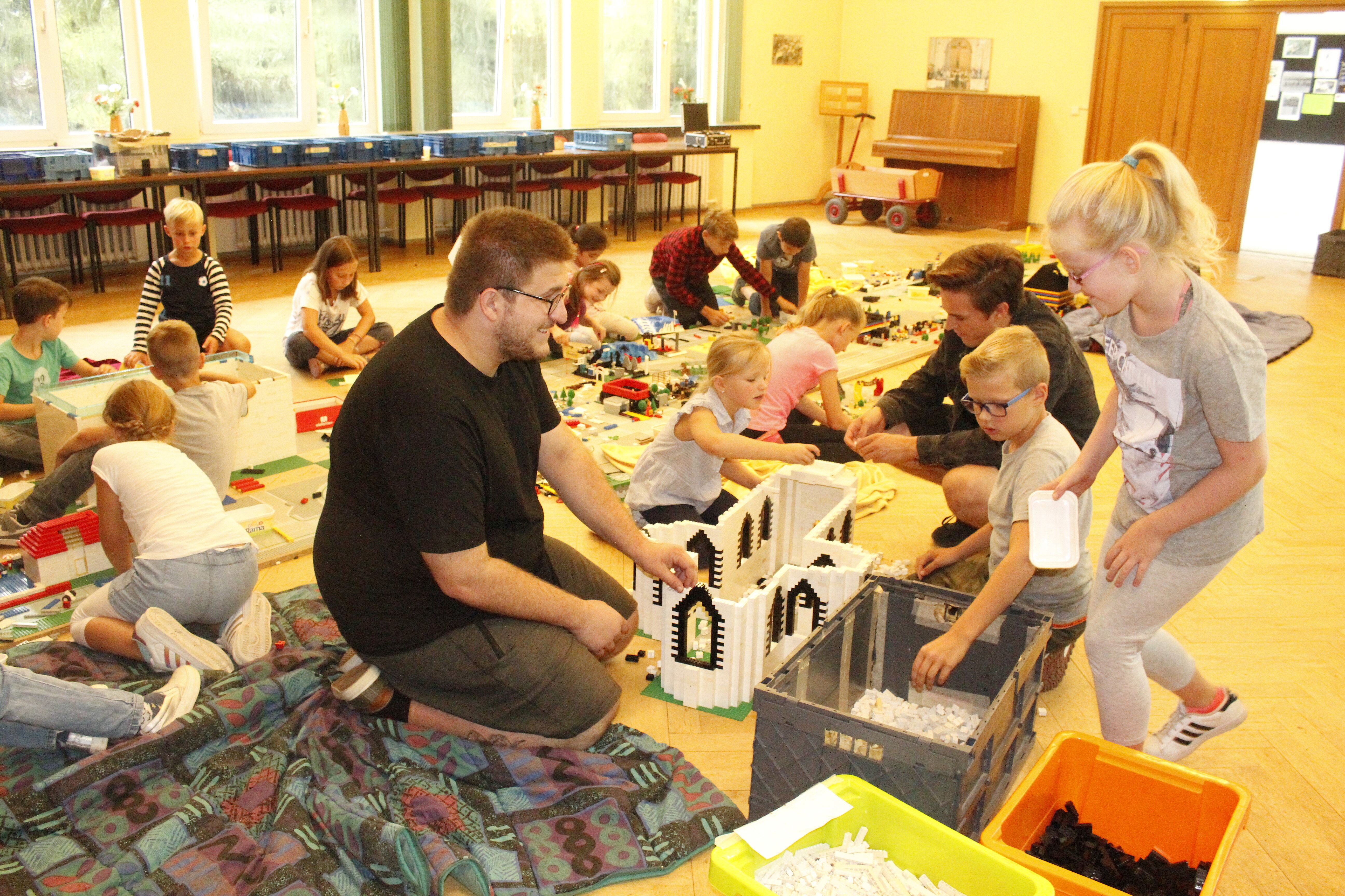 Legostadt im Saal erbaut