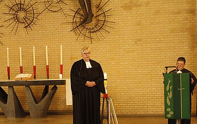 Betende Hände erinnern an Schwerin