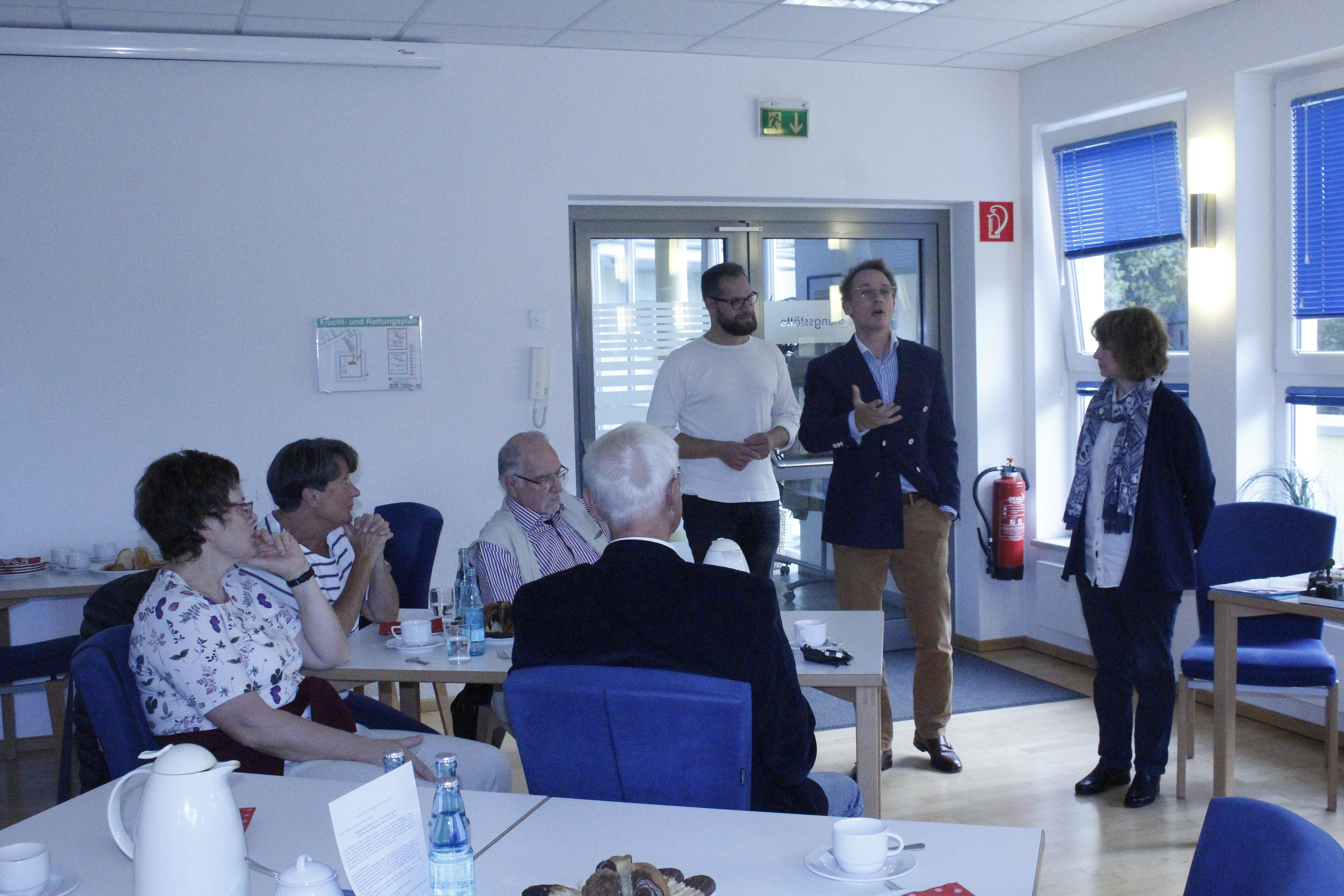 Erzählcafé startet mit 14 Besuchern