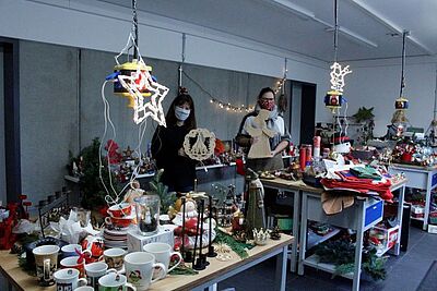 Weihnachtlicher Dekotausch am Wertstoffhof