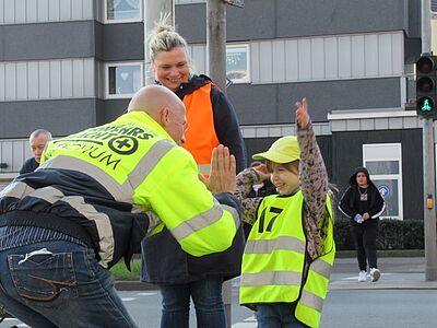 Achtsamkeit an Ausfahrten und Parkbuchten