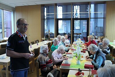 „Tür zu, Gardine beiseite“