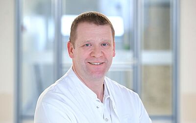 Über 100 Prothesen pro Jahr