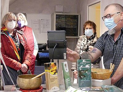 „Zeitschenker“ im Digital-Café