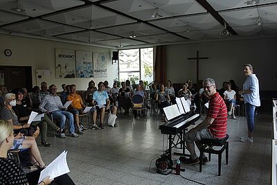 Chor vereint mehrere Generationen