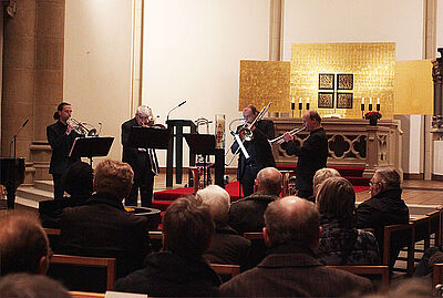 Grenzgang zwischen ernster und unterhaltsamer Musik
