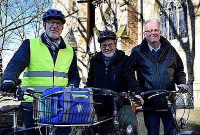 Radelnd ein Zeichen für den Frieden setzen