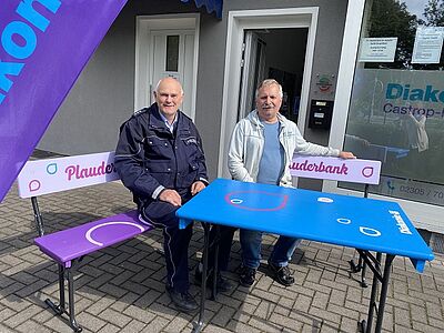 Plauderbank bringt Menschen in Kontakt