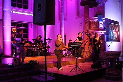 „Intensives Loben und Bekennen“