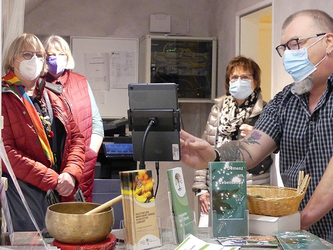 „Zeitschenker“ im Digital-Café