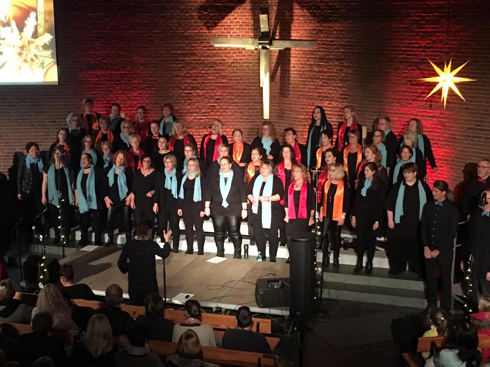 Weihnachtselfen nach Bruchlandung beim Adventskonzert