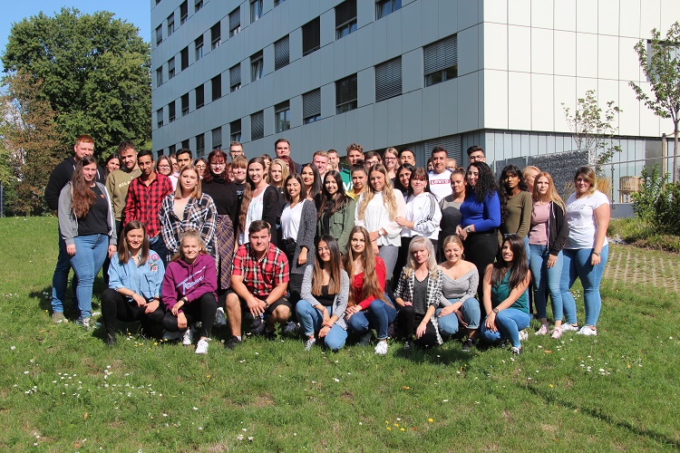 Start für 57 Krankenpflegeschüler