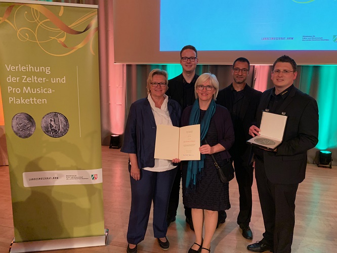 Pro Musica-Plakette im LWL-Museum ausgestellt