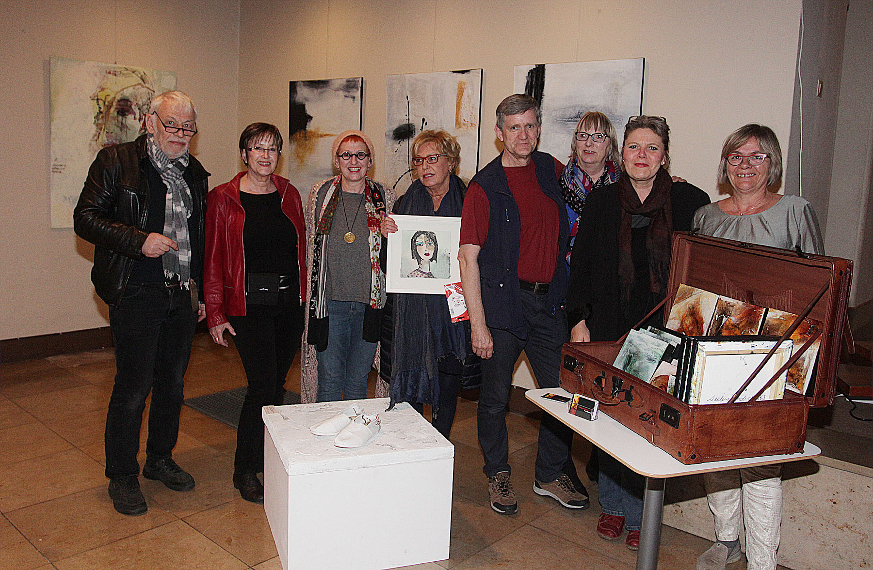 Ausstellung mit Koffergalerie in der Christuskirche