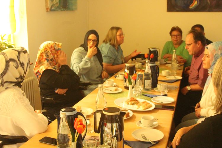 Begegnungscafé, Offene Bühne und „Spur 8“