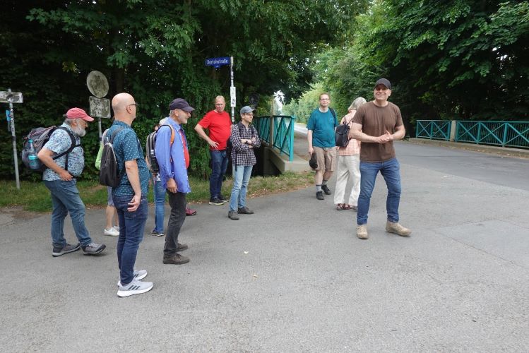 CVJM Castrop Wandertag: Schattige Waldwege