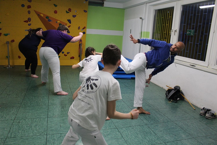 Kämpfend tanzen, tanzend kämpfen: Capoeira