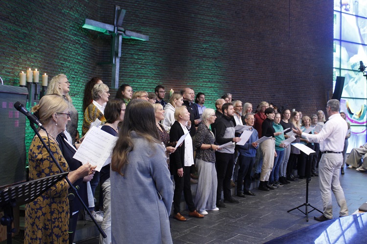 Stephanus-Chor debütierte im Gottesdienst