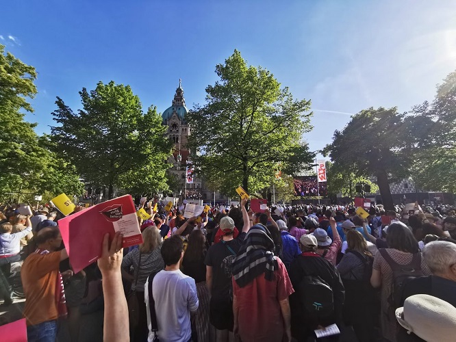 Am Abend Vaterunser, Segen und Lichtermeer