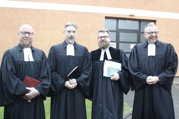 Sohn der Gemeinde zum Predigen beauftragt