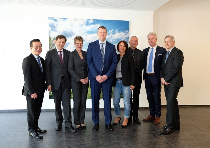 Neuer Chefarzt beweist Bodenständigkeit