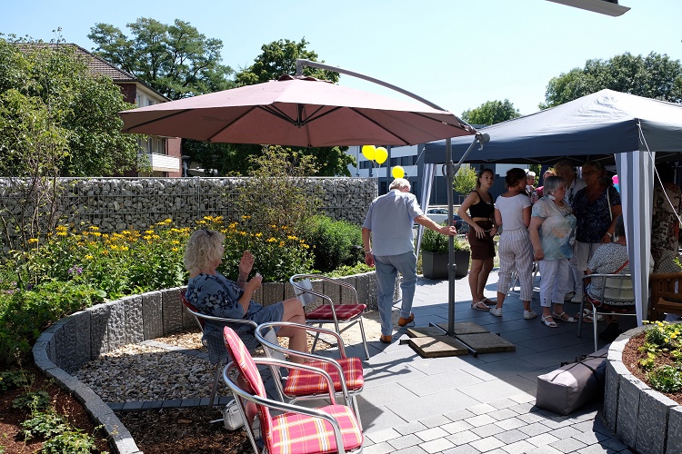 Palliativstation weiht Außenbereich ein