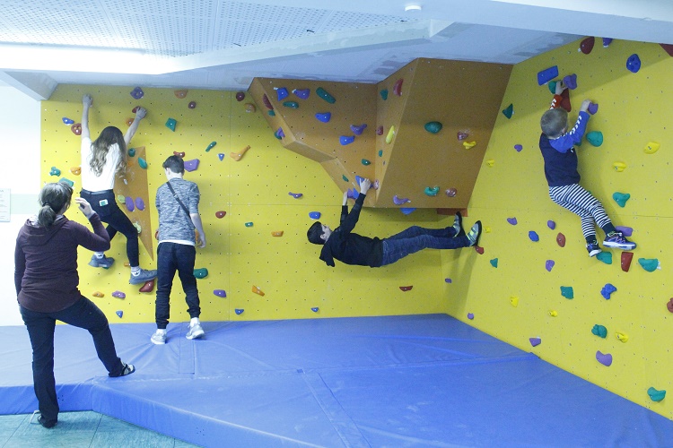 Im Frosch-Keller wird gebouldert