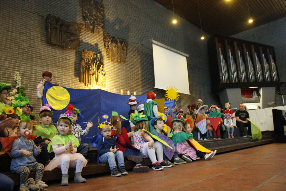 Nachbargemeinde schenkte zwei Kreuze