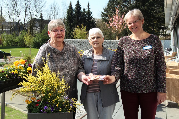 Emmaus-Frauenhilfe sammelte für Palliativstation